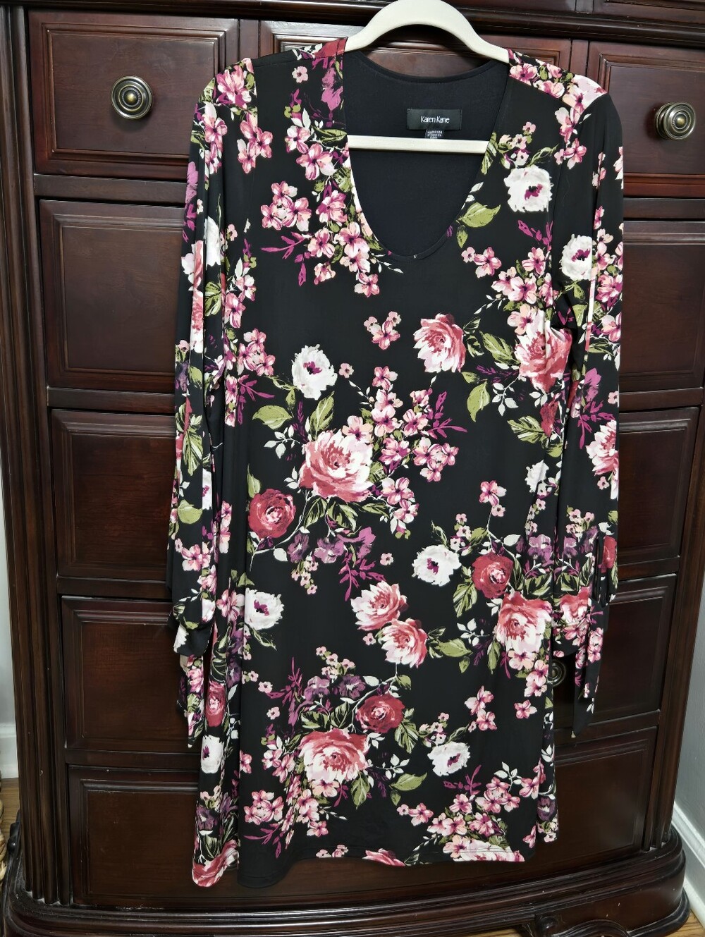 Karen Kane Black Floral V-Neck Long Sleeve Shift Dress with Pink Roses